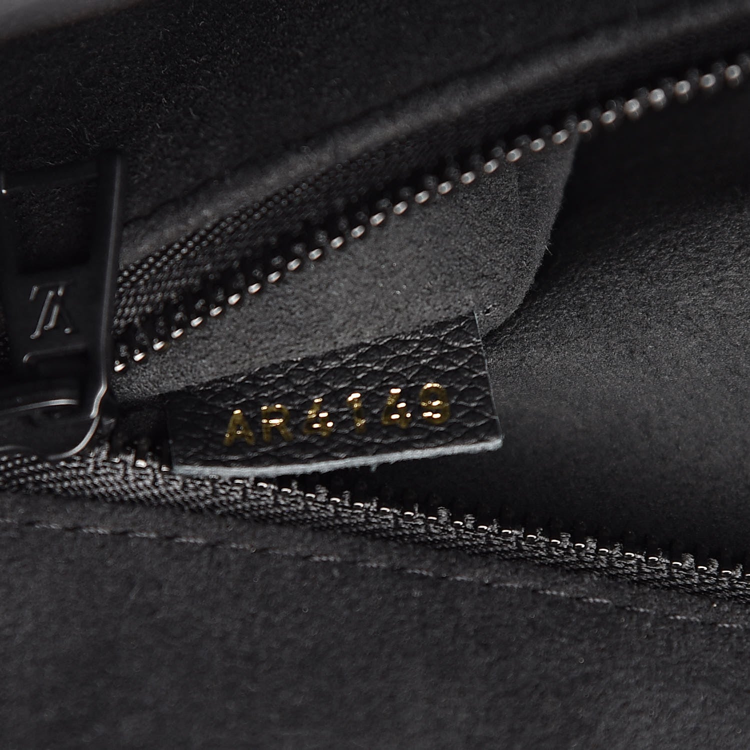 Louis Vuitton Soft Calfskin Lockme Tote MM Black 7 of 12