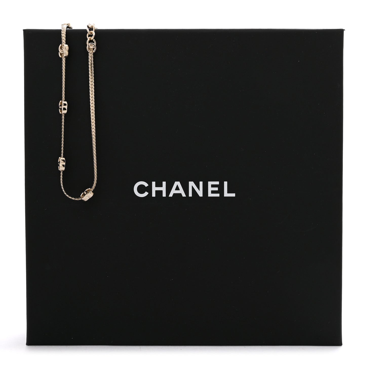 Metal CC Short Chain Necklace Gold