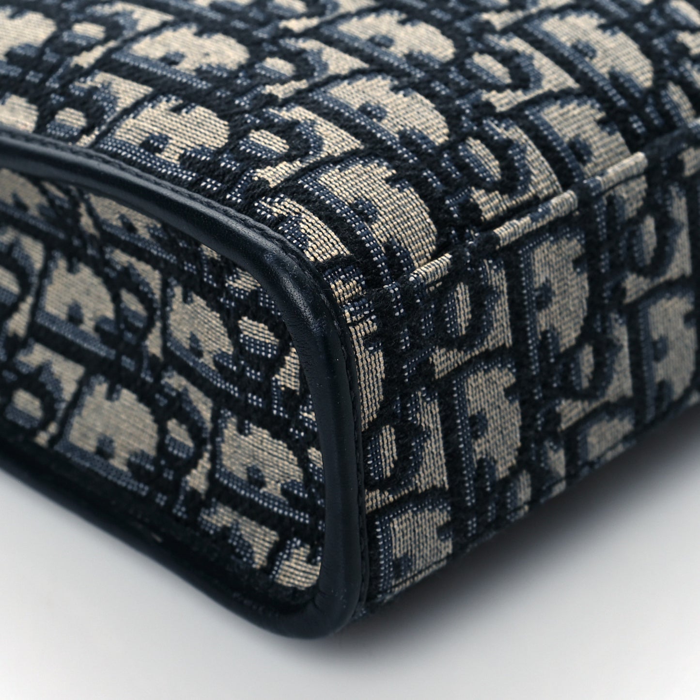 Oblique 30 Montaigne Pouch Blue