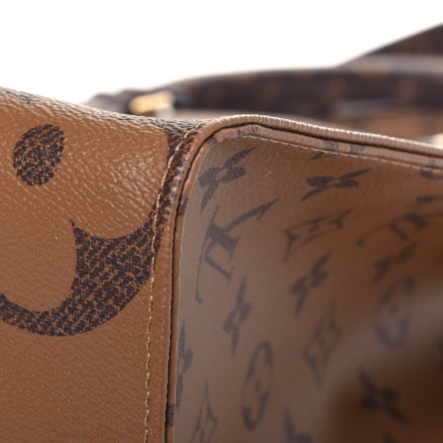 Reverse Monogram Giant Onthego MM