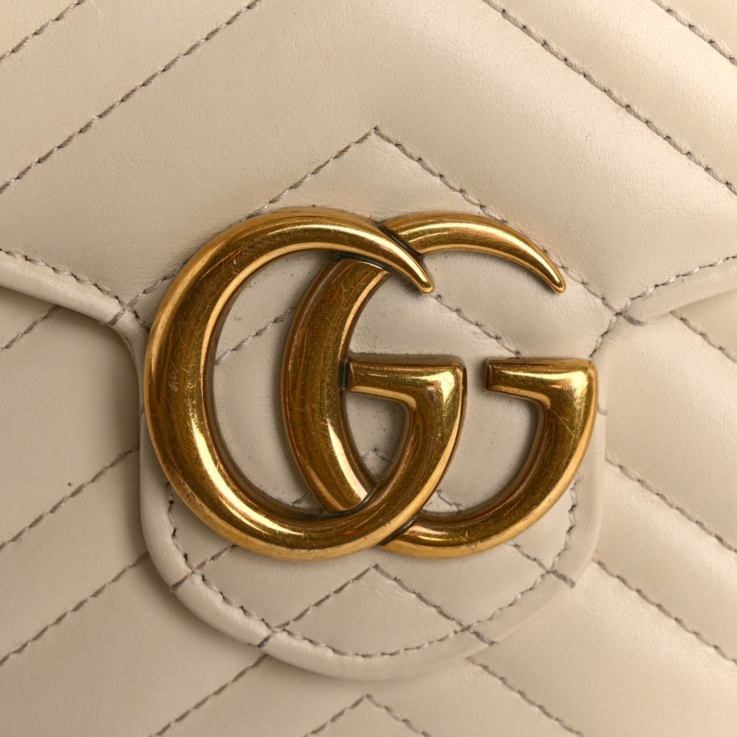 Calfskin Matelasse Mini GG Marmont Chain Wallet Mystic White