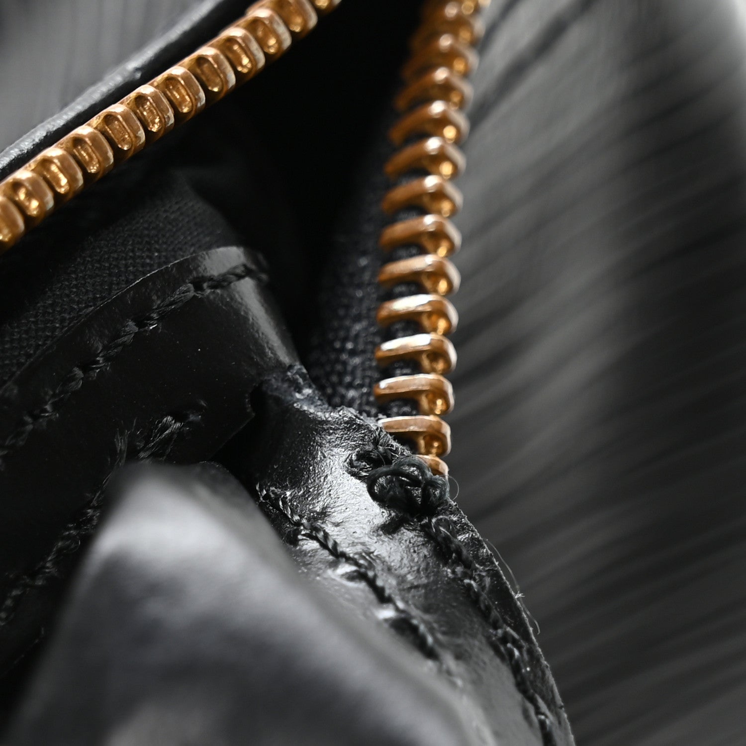 Louis Vuitton Epi Speedy 25 Black 11 of 11
