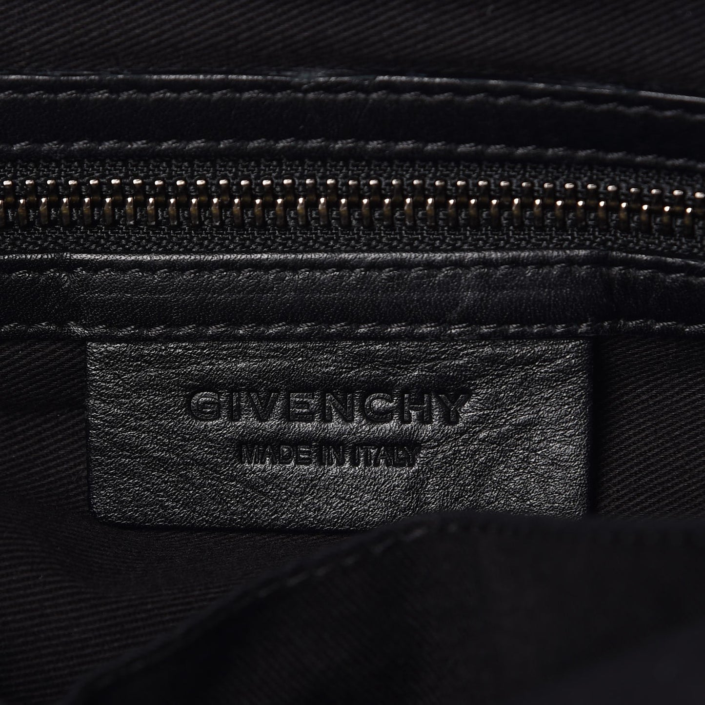 Pebbled Lambskin Zip Animation Medium Nightingale Black