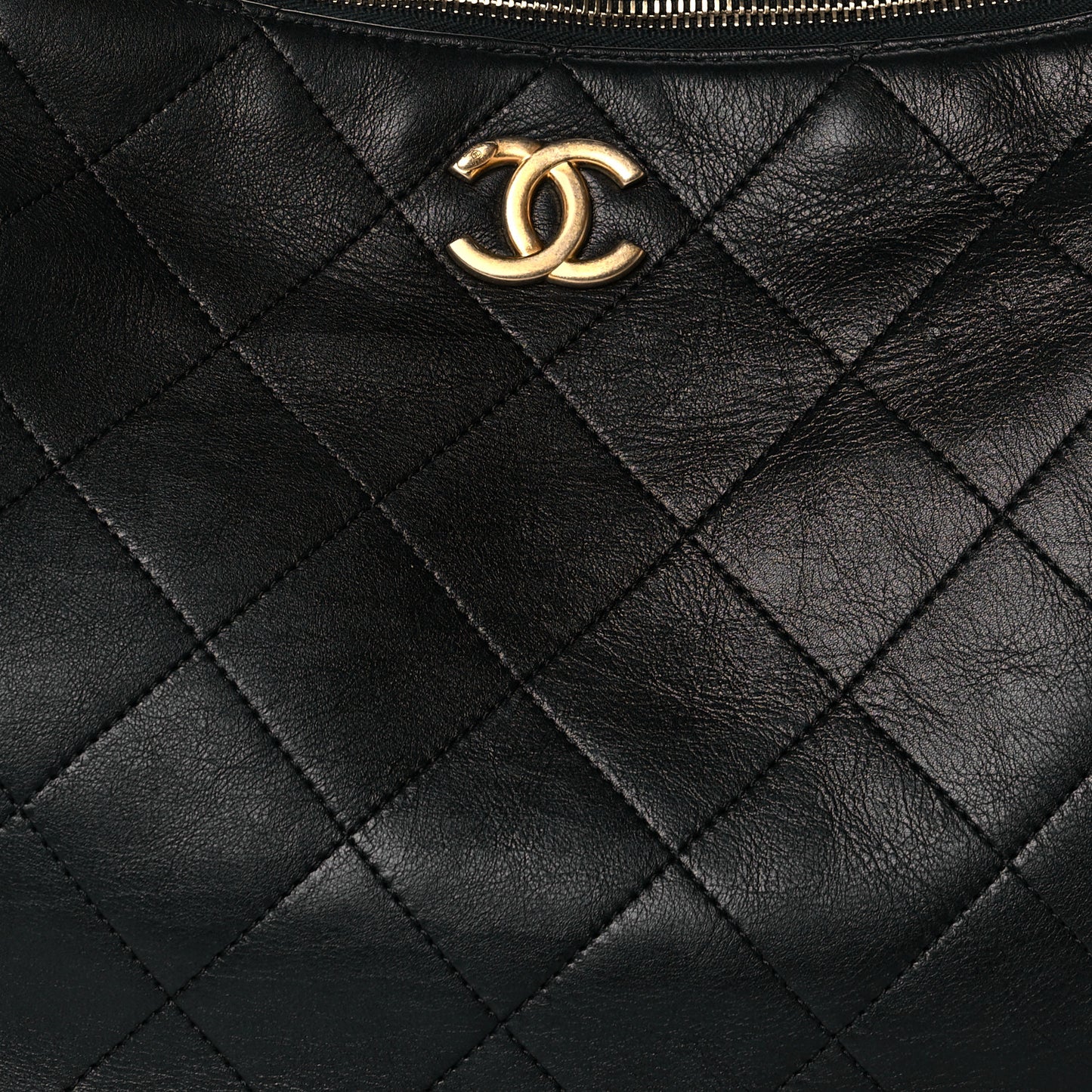 Lambskin Quilted Chain Around Hobo Black