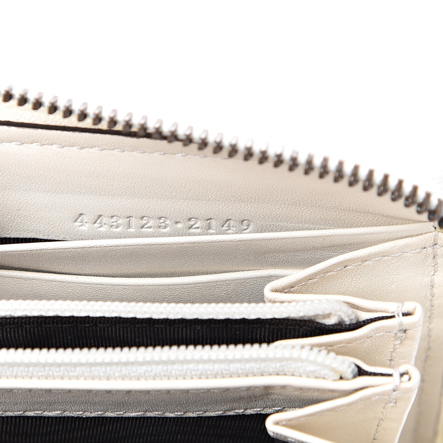 Calfskin Matelasse GG Marmont Zip Around Wallet White