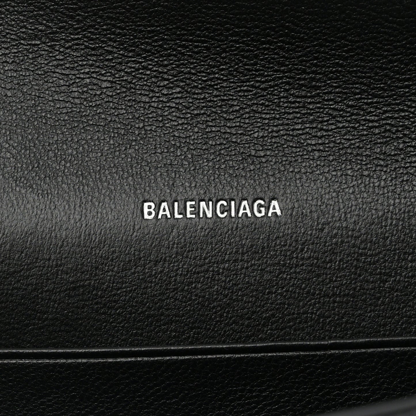 Grained Calfskin Logo Cash Phone Holder Wallet On Chain Black White
