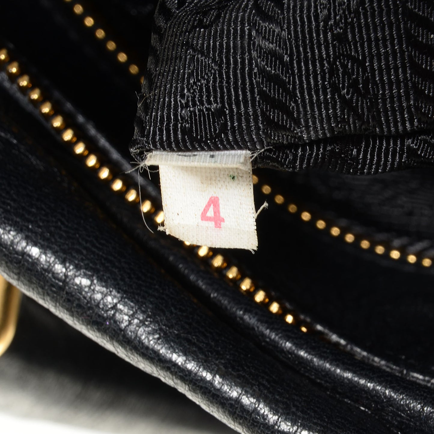 Cervo Gaufre Satchel Nero Black