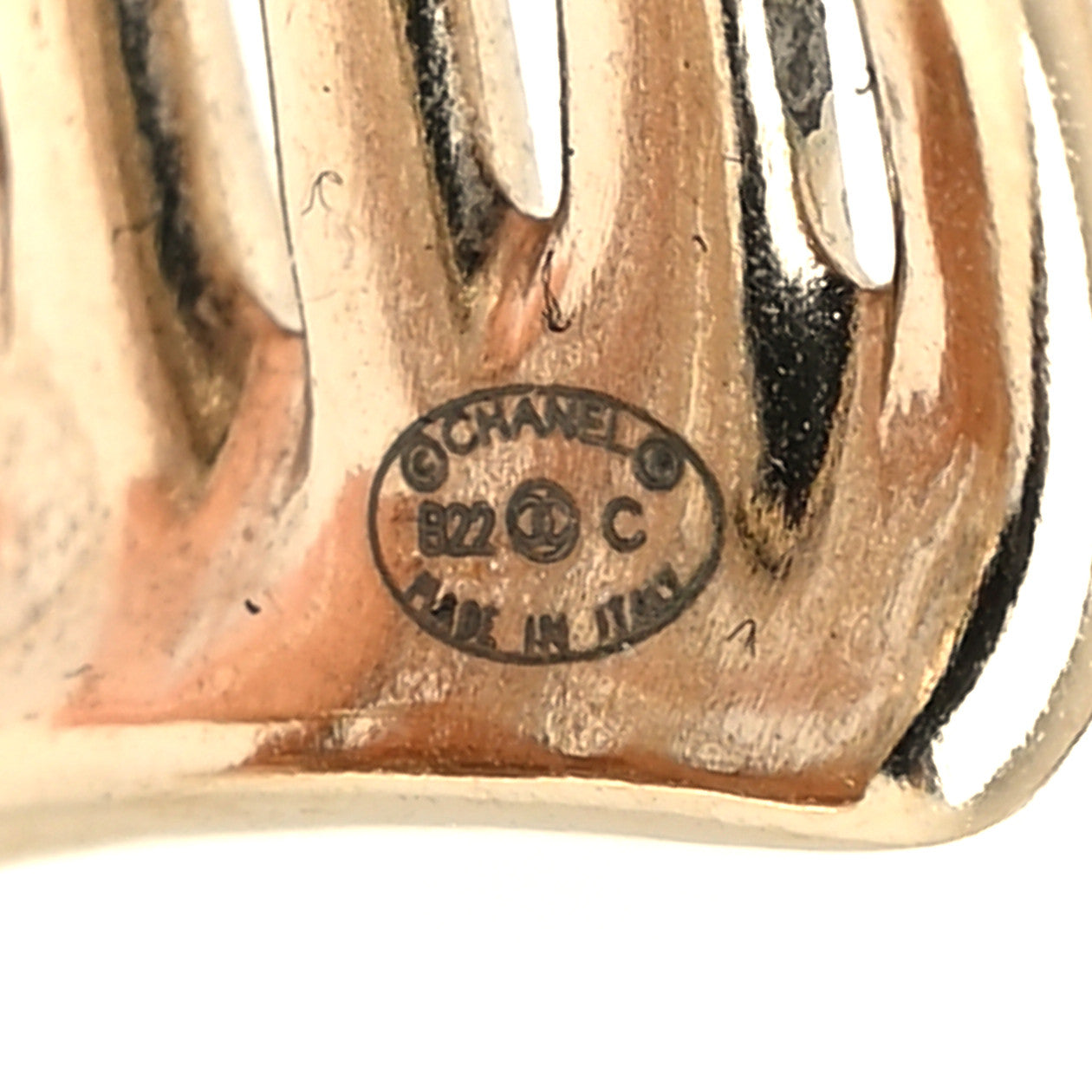 Chanel Metal Pearl CC Single Jewel Ear Cuff Gold 4 of 4