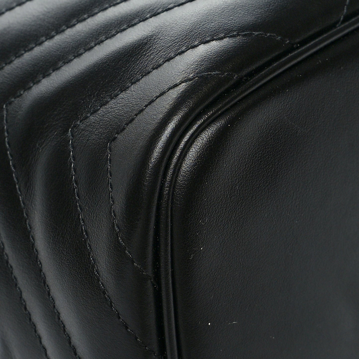 Calfskin Matelasse Large GG Marmont Vanity Cosmetic Case Black
