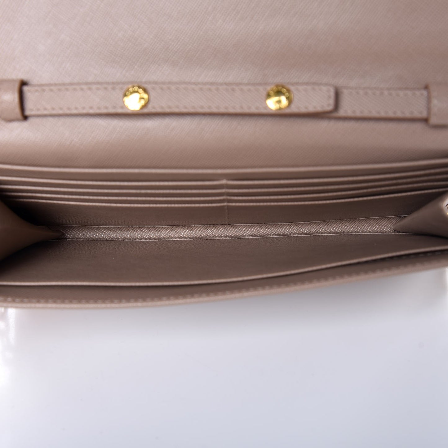 Saffiano Metal Bar Chain Wallet Cammeo