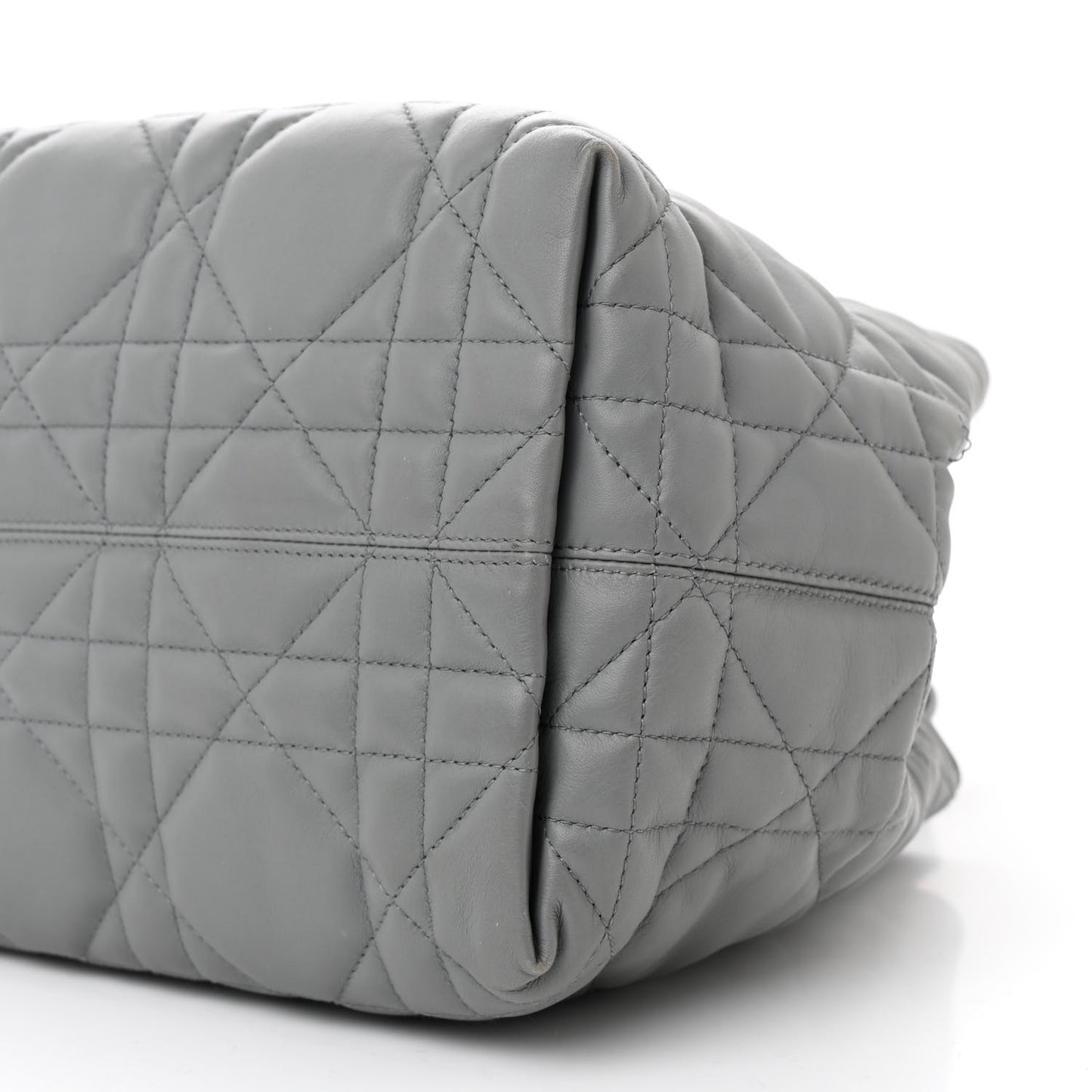Calfskin Macrocannage Medium Toujours Grey