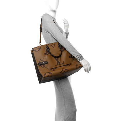 Louis Vuitton Reverse Monogram Giant Onthego Voyage 2 of 10