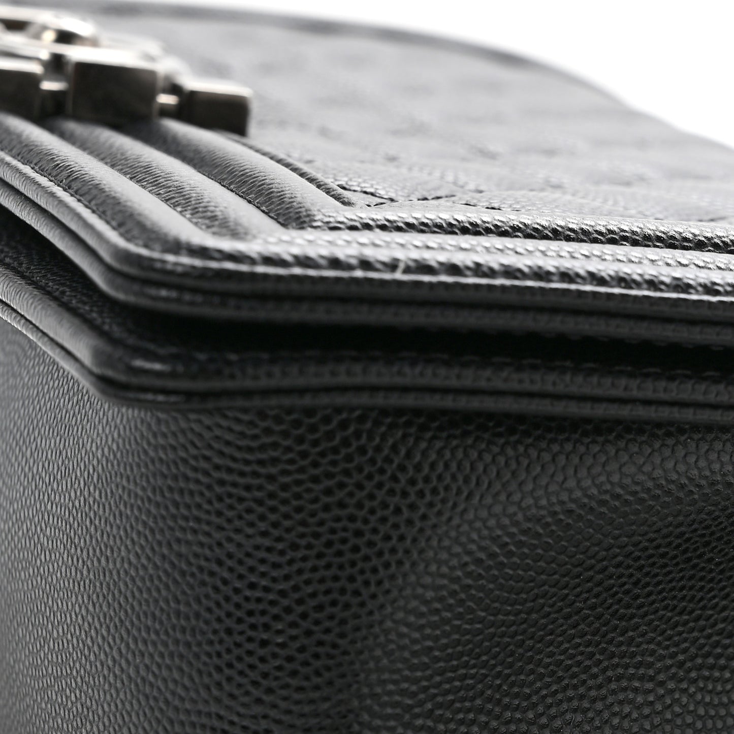 Caviar Quilted Medium Boy Flap Black
