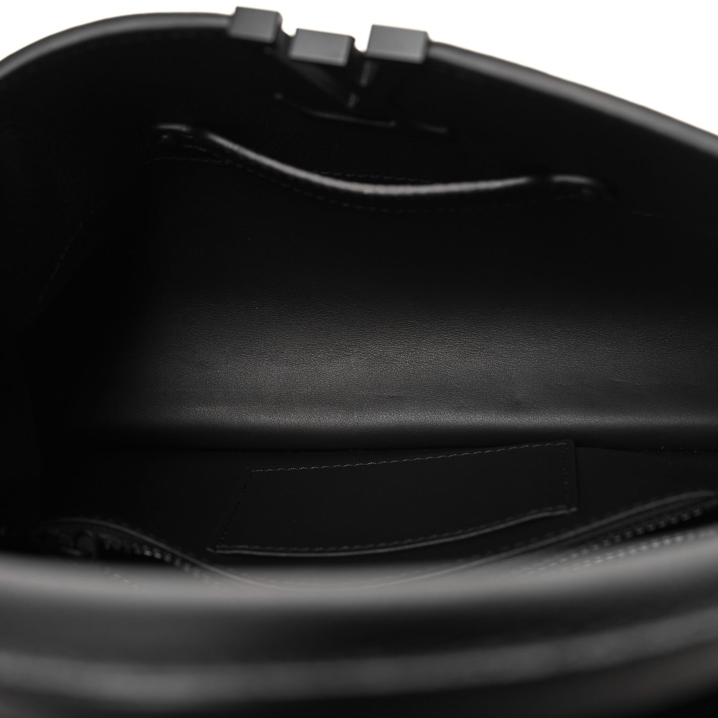 Taurillon Capucines East West MM Matte Black