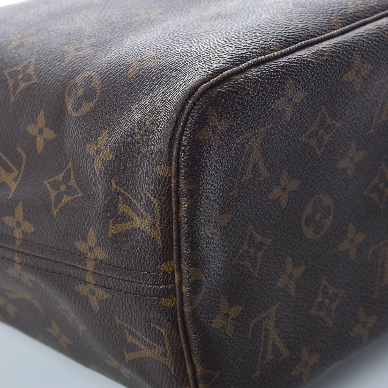 Louis Vuitton Monogram Neverfull MM 33 of 34