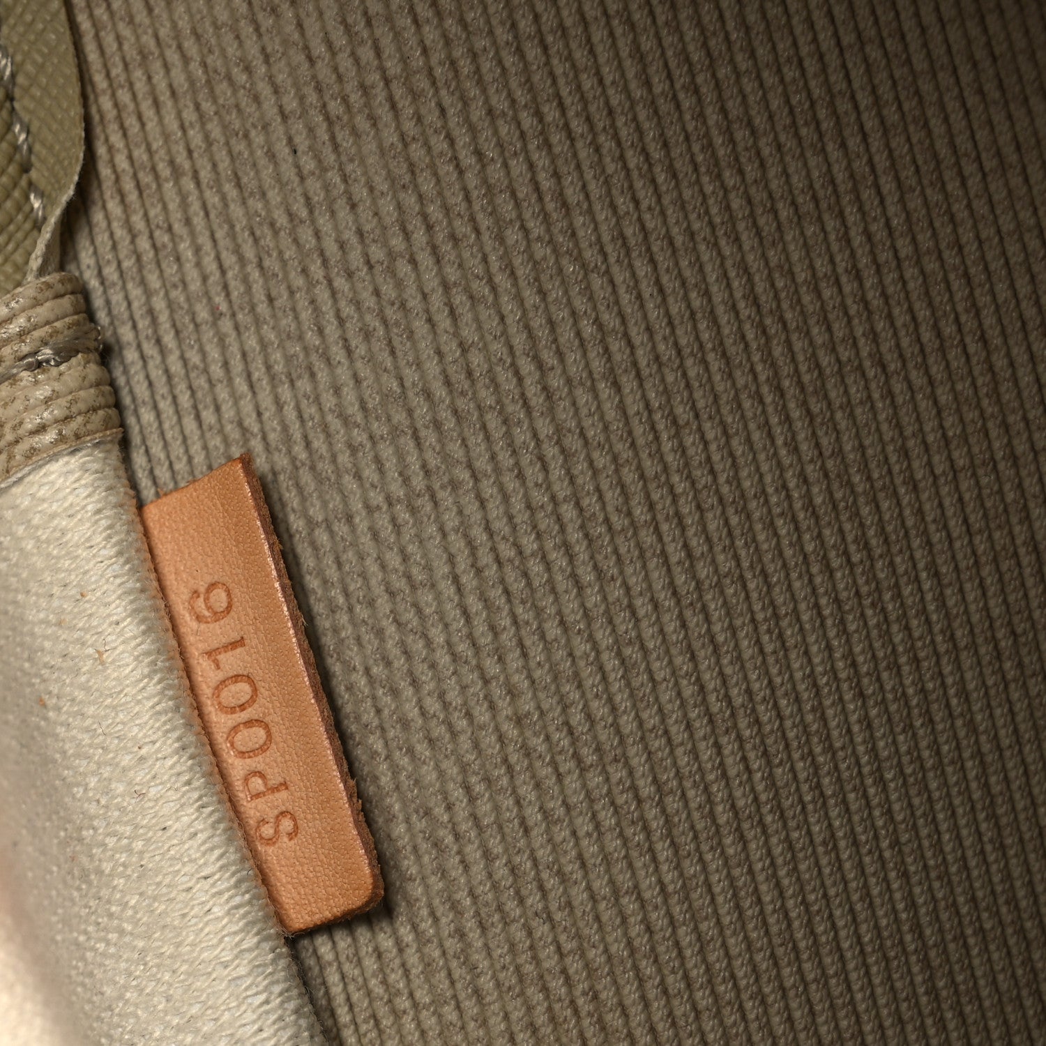 Louis Vuitton Monogram Sirius 70 7 of 14