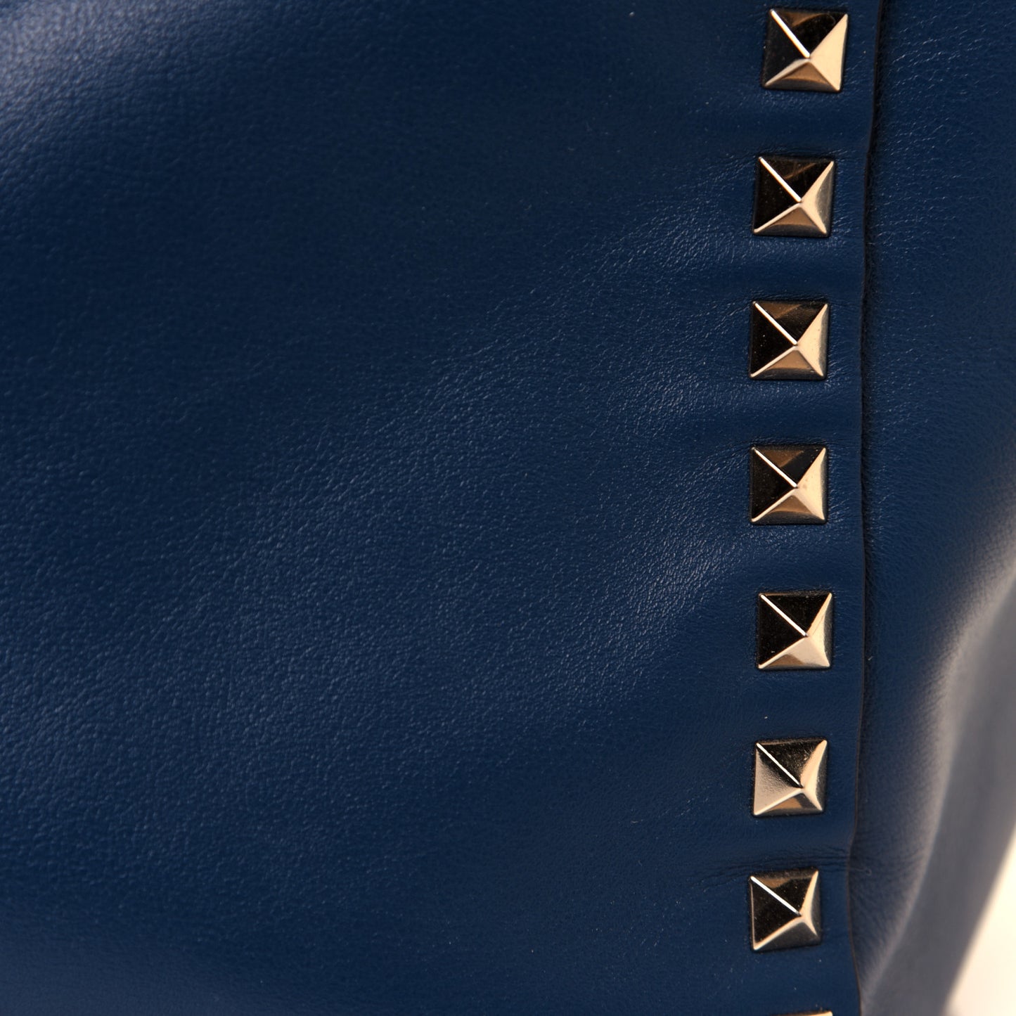 Vitello Medium Rockstud Tote Peacock
