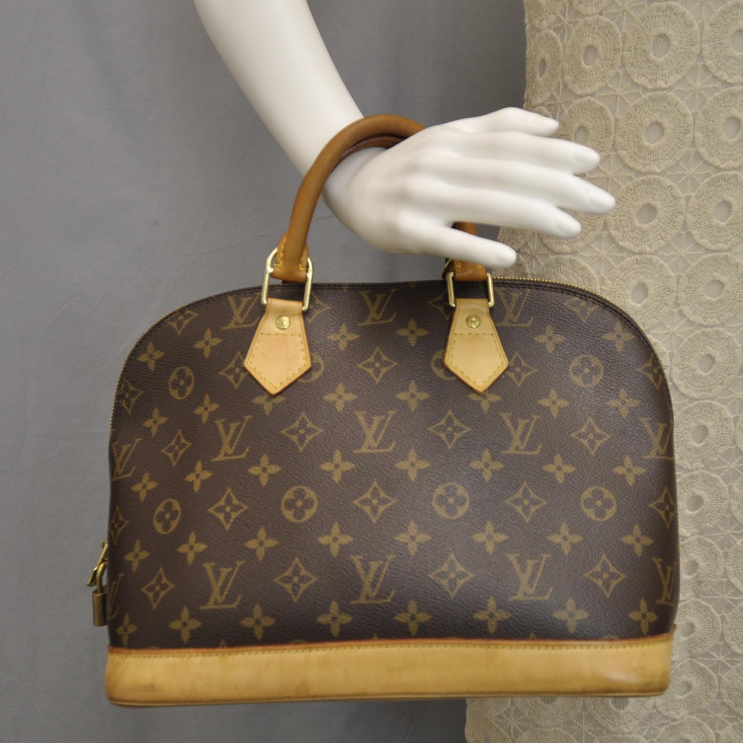 Louis Vuitton Monogram Alma PM 2 of 7