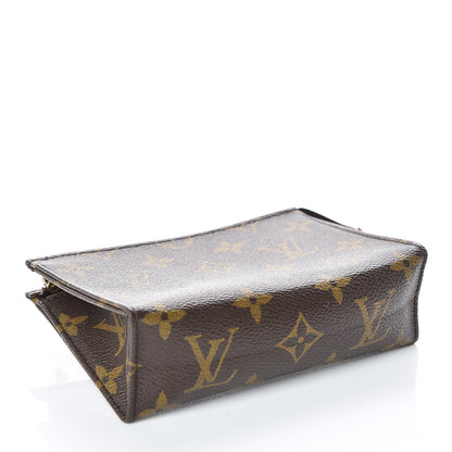 Louis Vuitton Monogram Toiletry Pouch 15 4 of 9