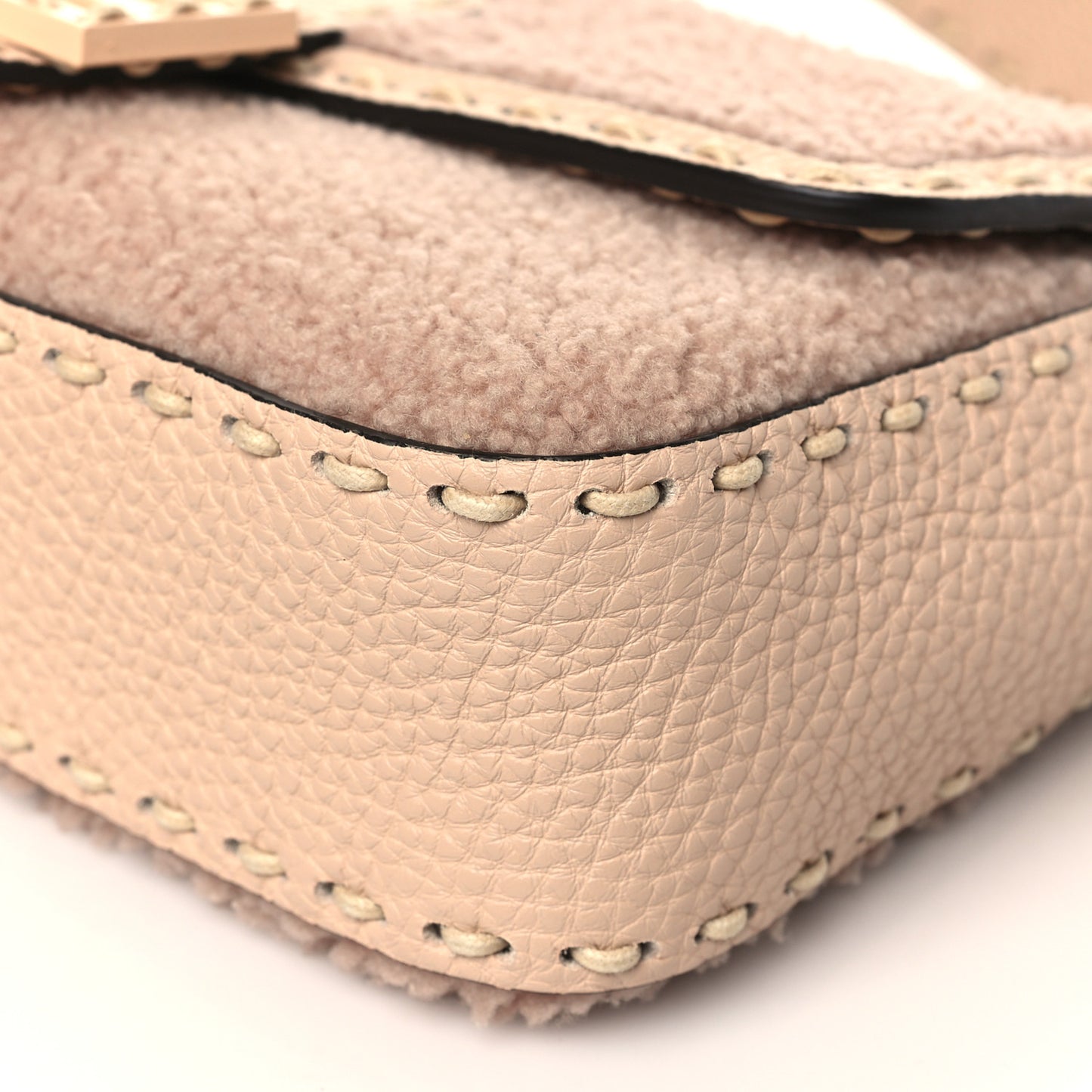 Curly Sheepskin Cuoio Romano Selleria Medium Baguette Plaster Panna