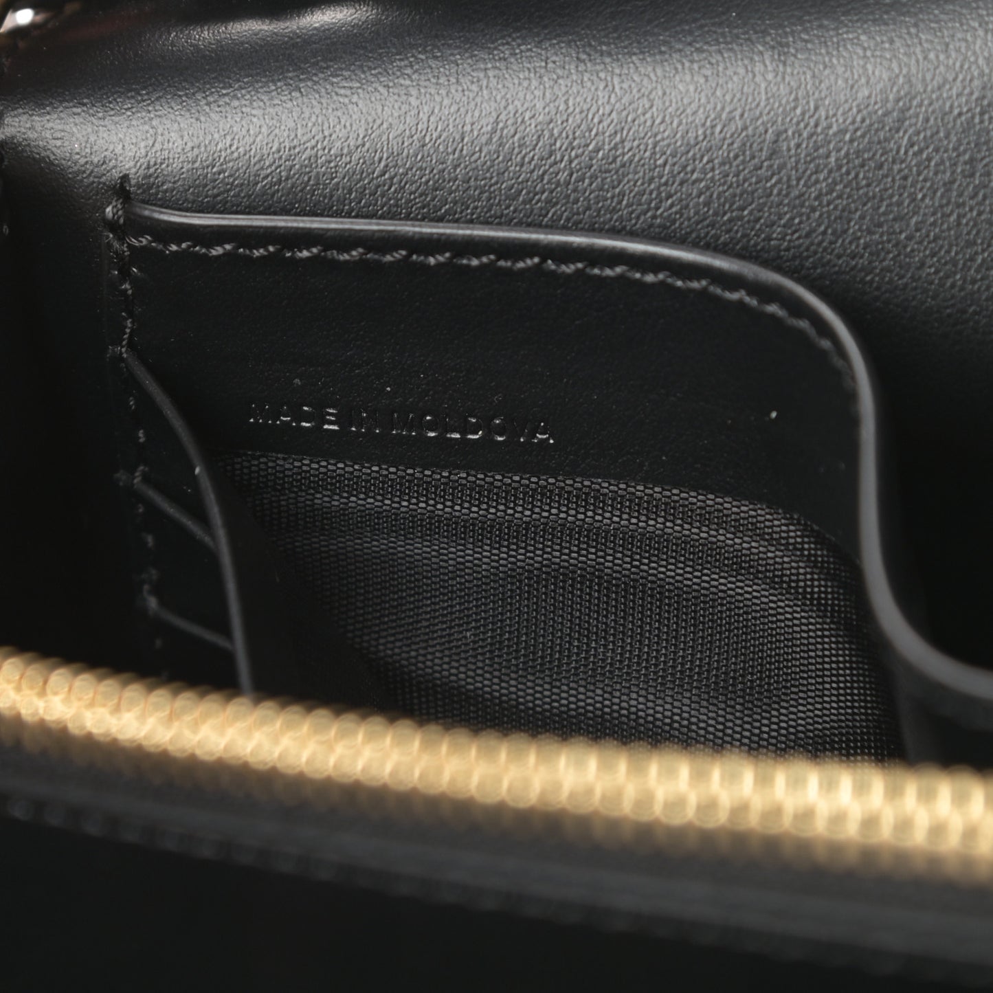Grainy Calfskin Vintage Check Wallet With Detachable Strap Black