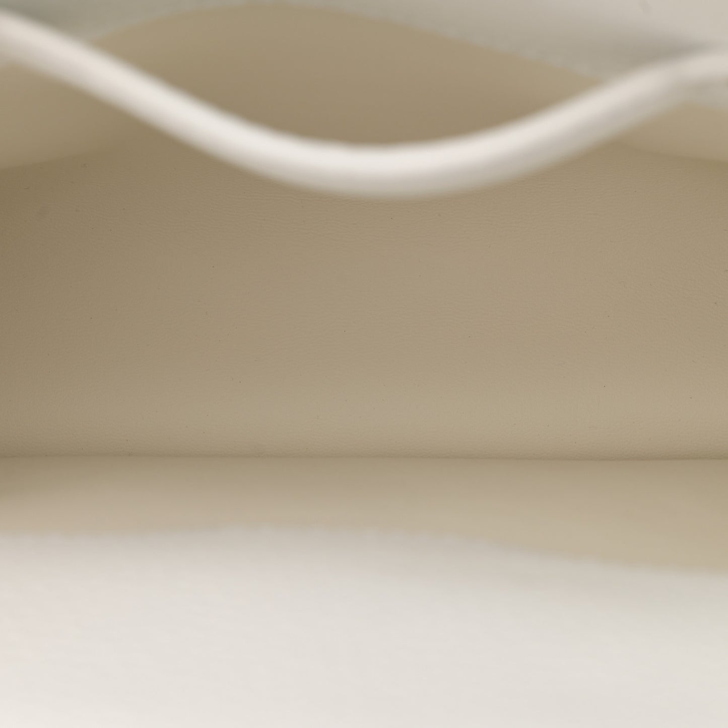 Taurillon Bolsa Capucines MM Orange White