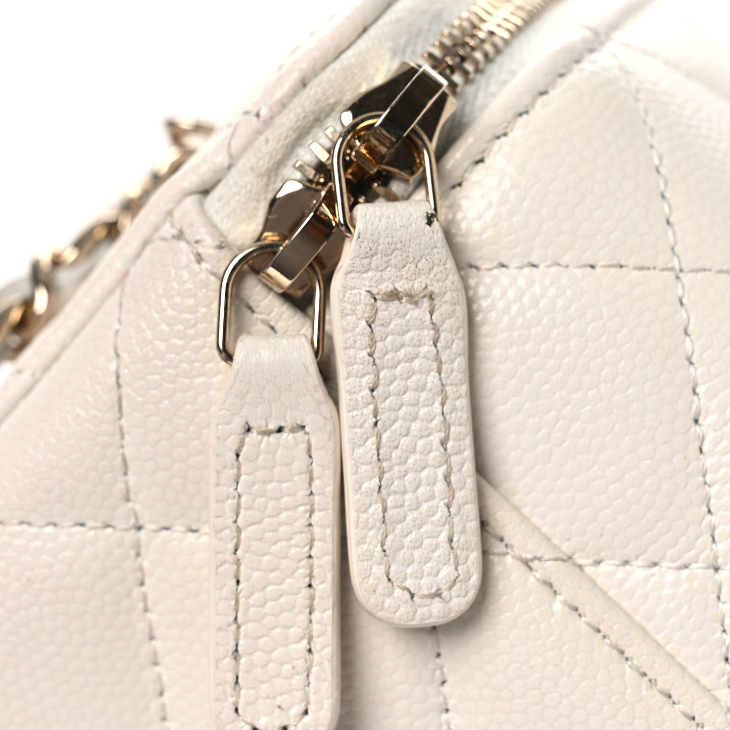 Caviar Quilted Crystal Hearts Small Vanity Case With Chain White