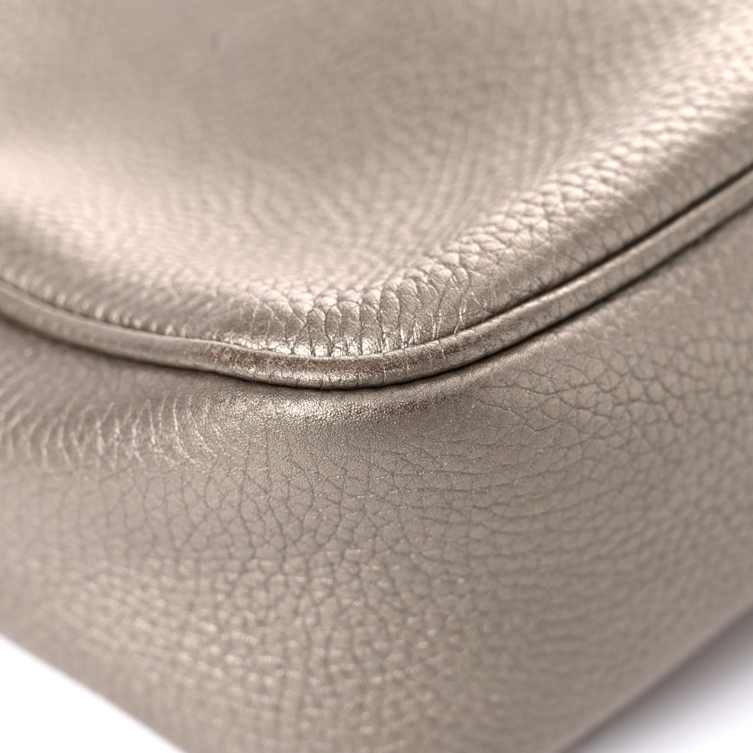 Gucci Metallic Pebbled Calfskin Small Soho Disco Bag Golden Beige 11 of 20