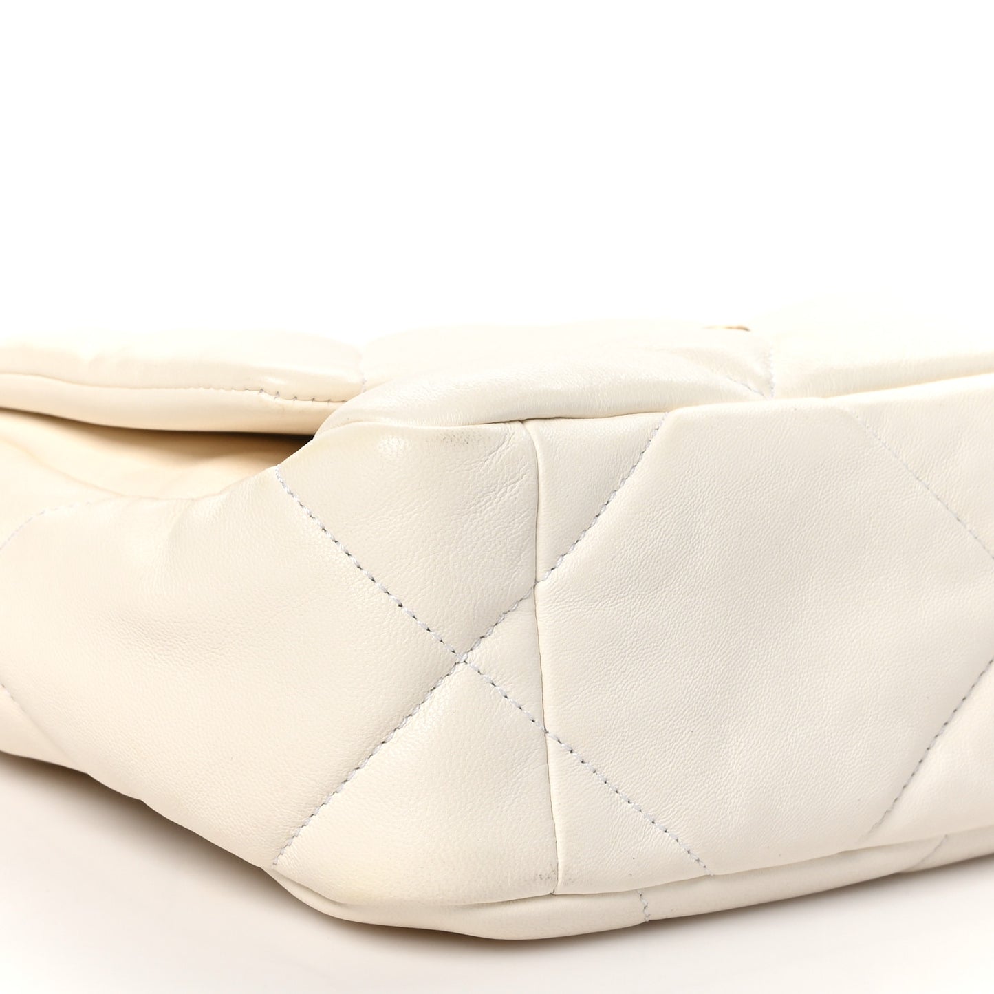 Lambskin Quilted Medium Chanel 19 Flap White
