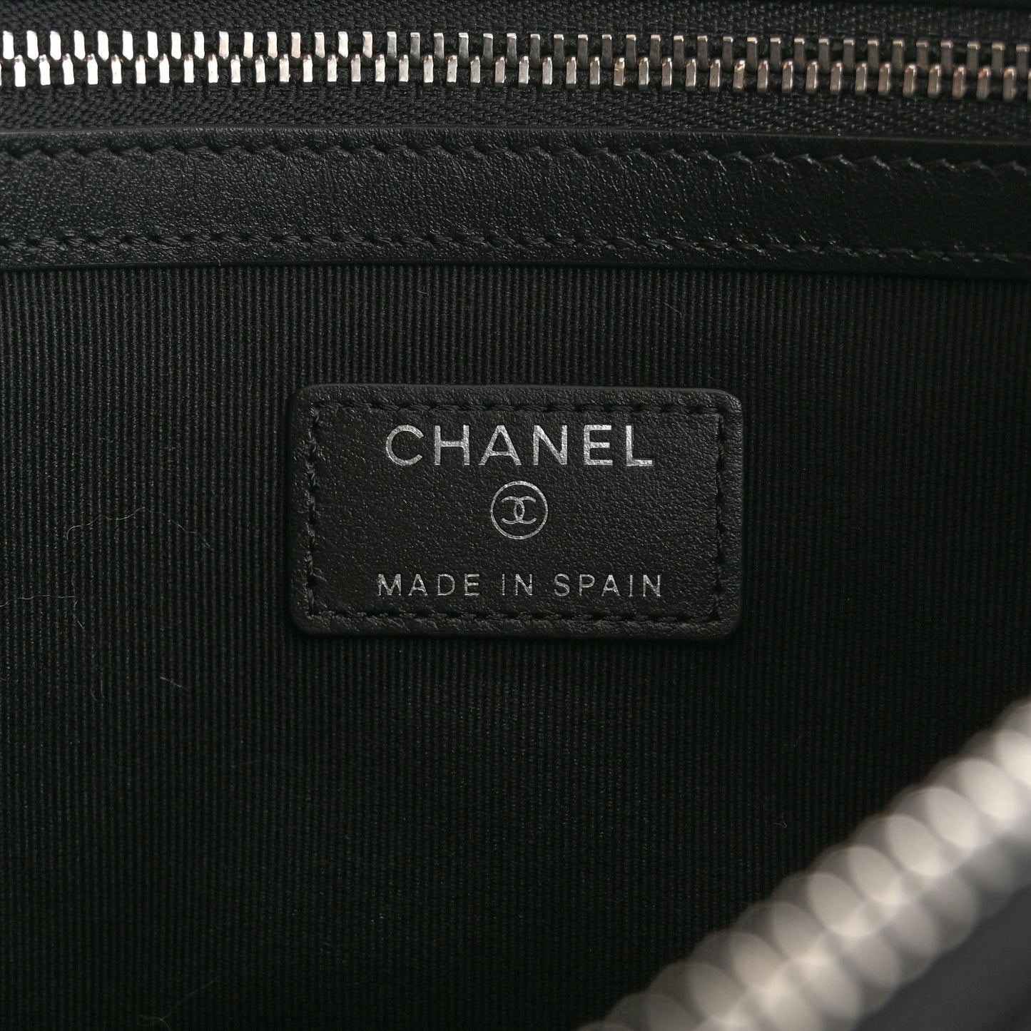 Caviar Quilted Medium Chanel 19 Cosmetic Case Black