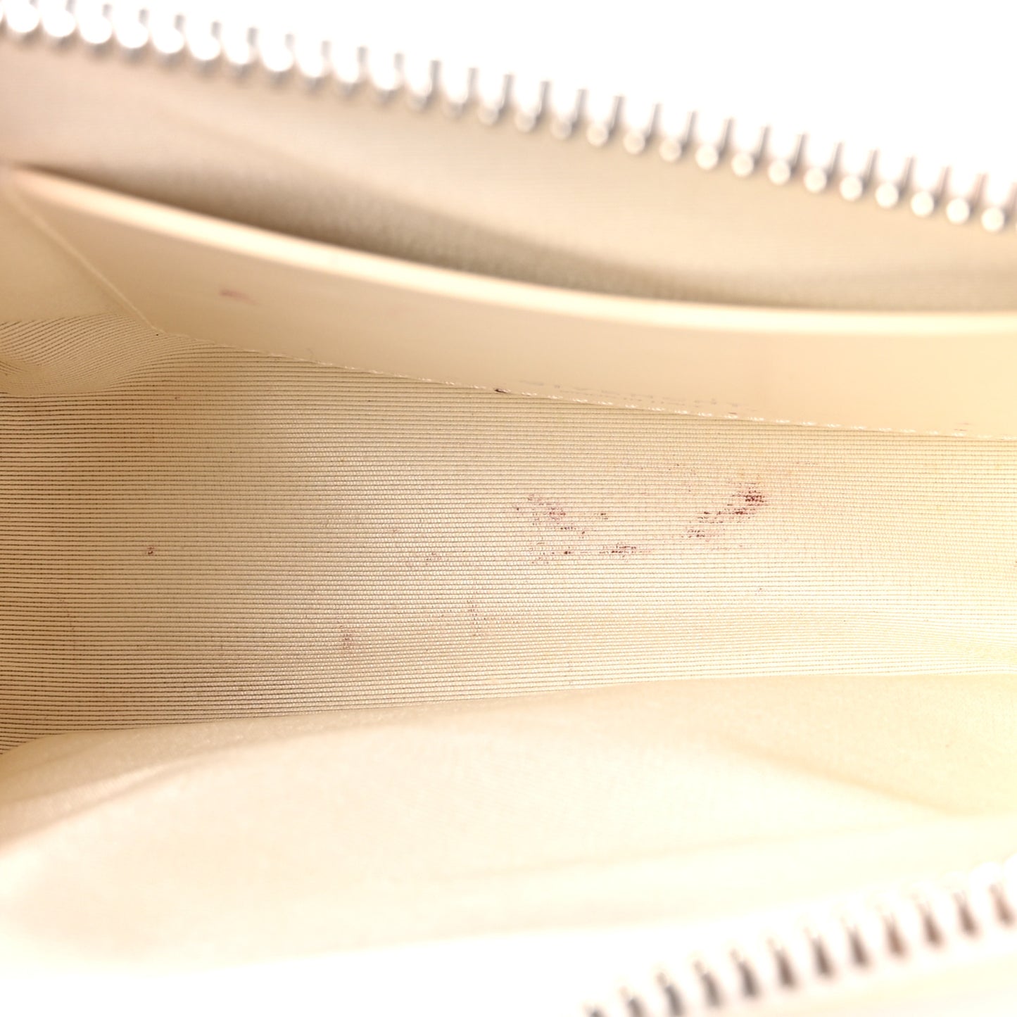 Calfskin Logo Embossed XS Antigona 4G Ivory