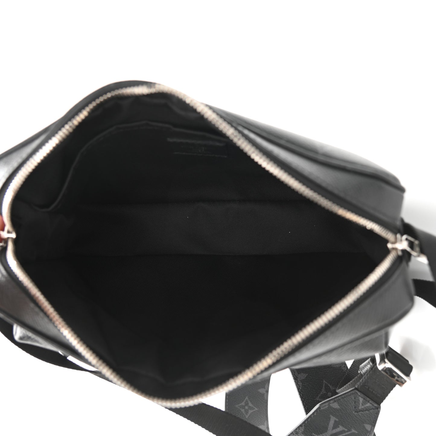Taiga Monogram Eclipse Outdoor Messenger Black