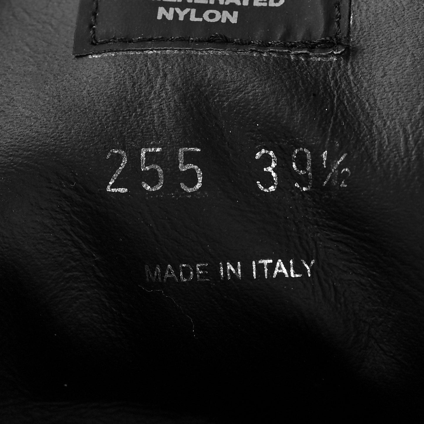 Spazzolato Rois Re-Nylon Metal Triangle Logo Monolith Pouch Pocket 55mm Boots 39.5 Black