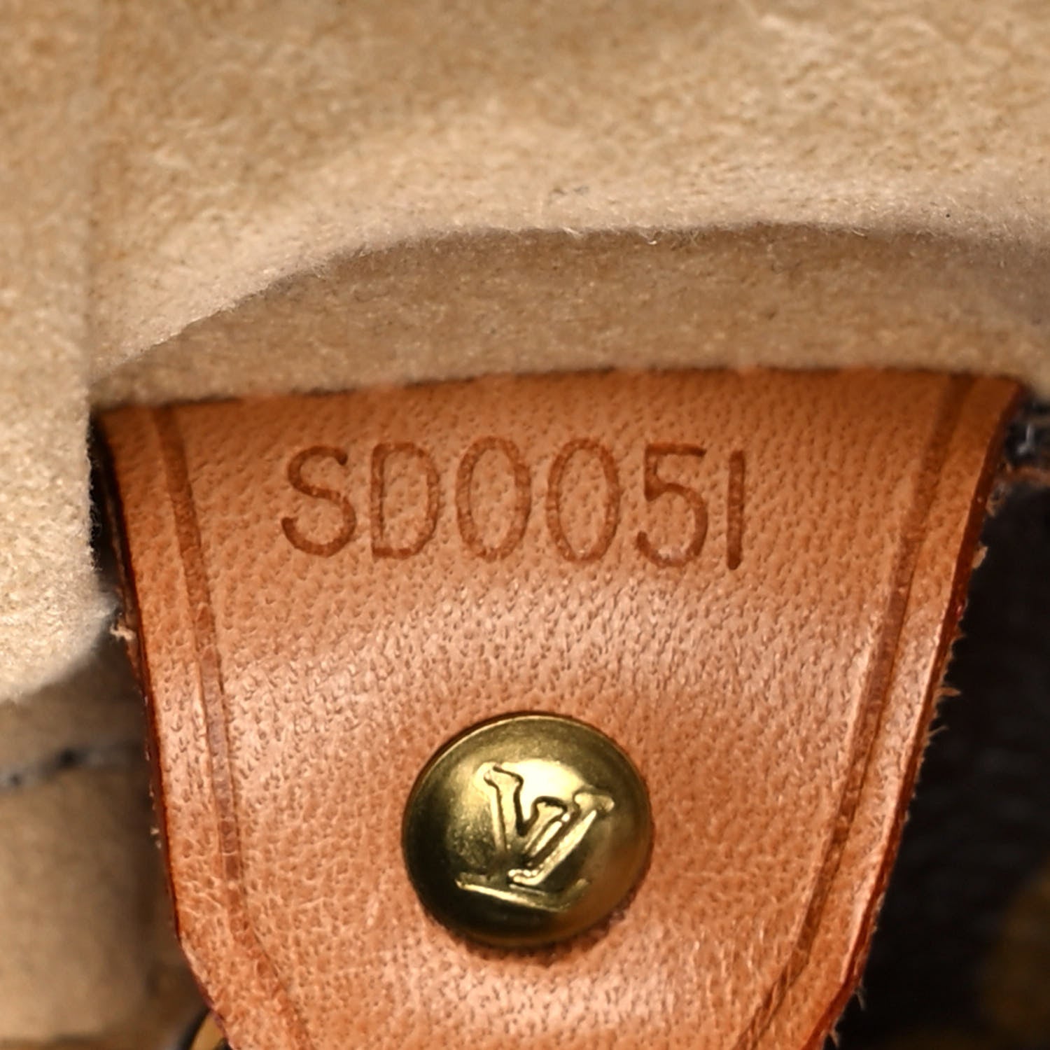 Louis Vuitton Monogram Looping GM 7 of 15