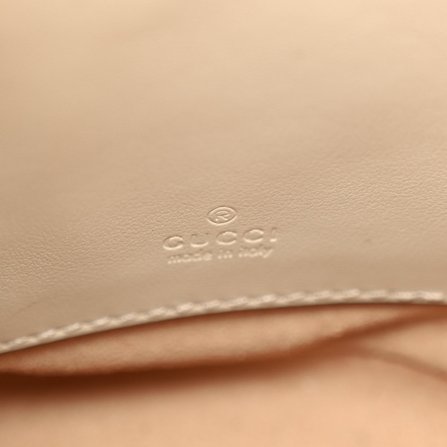 Calfskin Matelasse Mini GG Marmont 2.0 Bucket Bag White