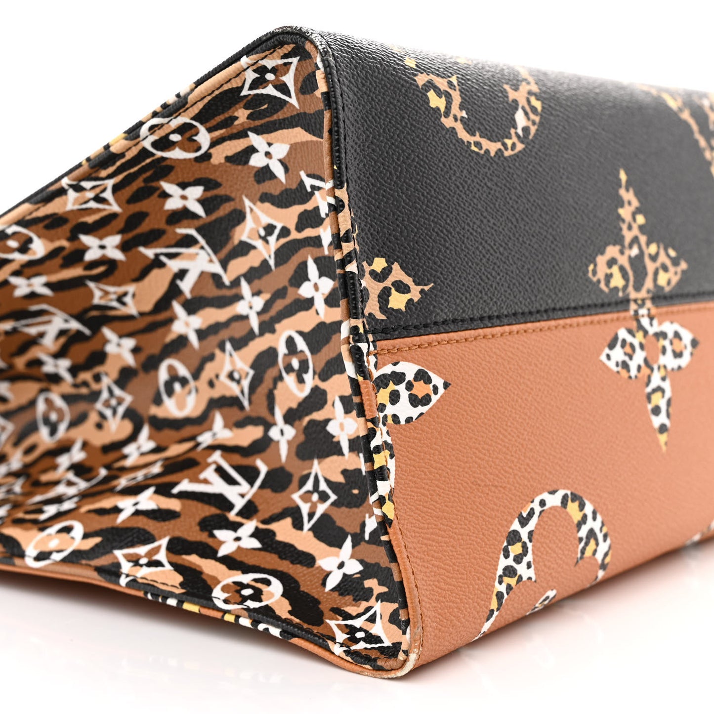 Monogram Giant Jungle Onthego GM Black