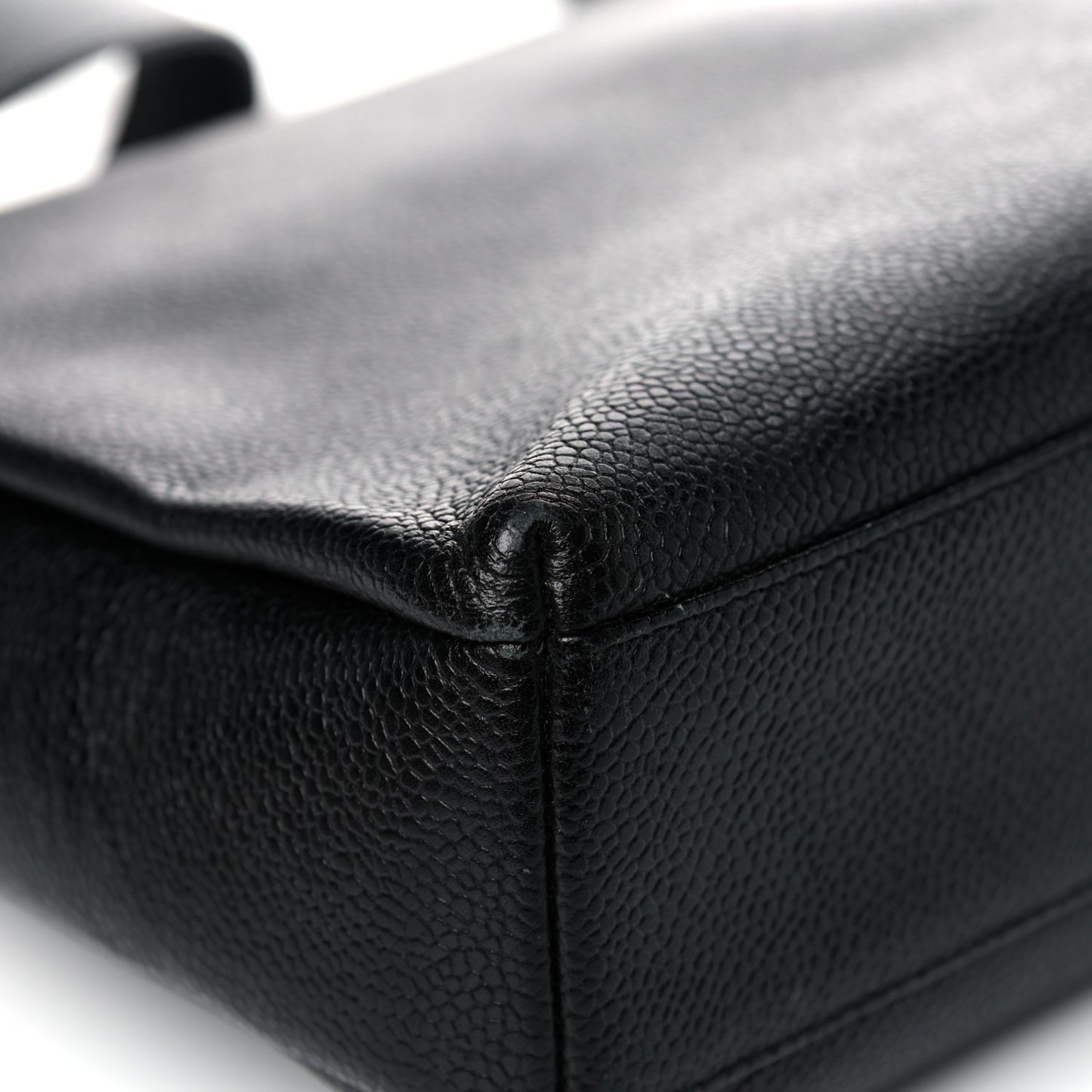 Caviar Medium Shoulder Bag Black