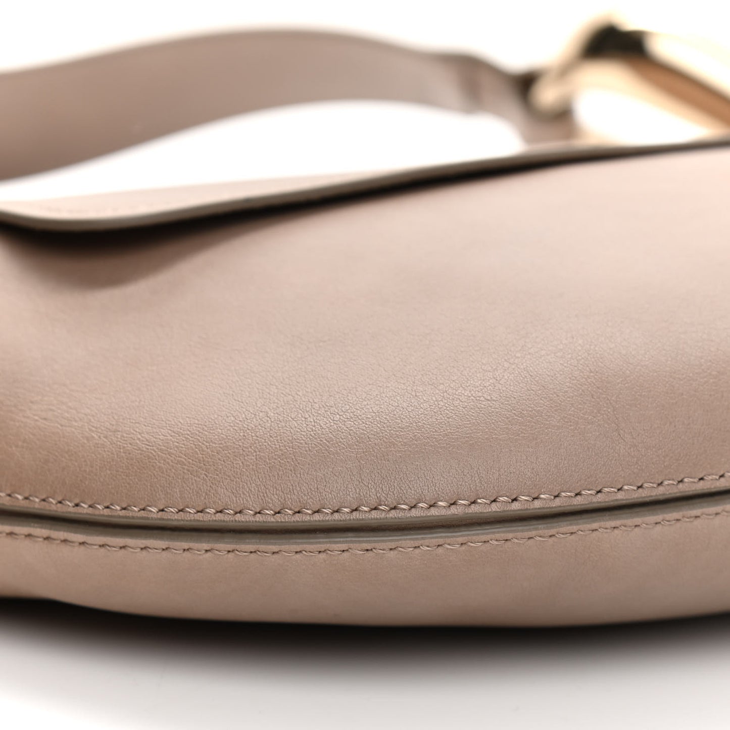 Grain Calfskin Kiss Hobo Motty Grey
