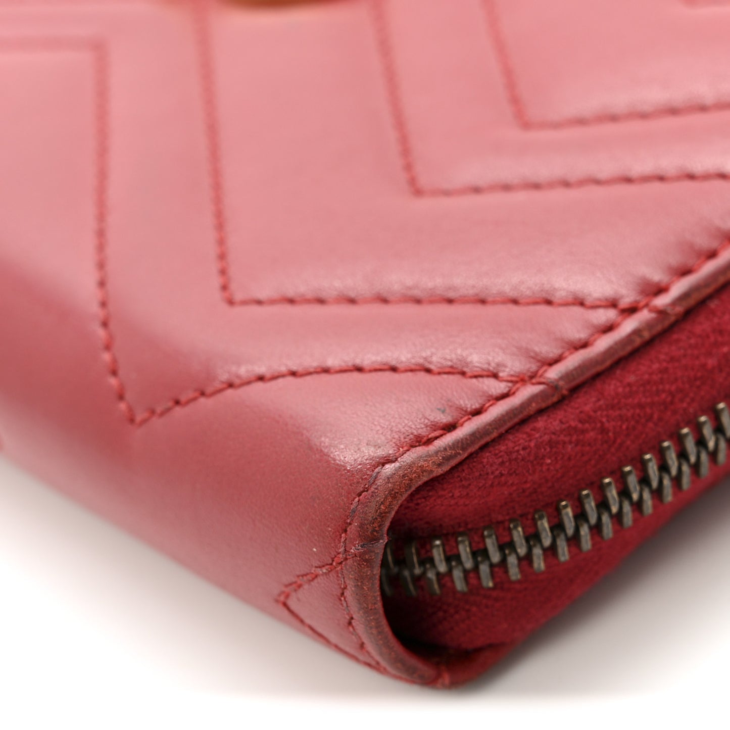 Calfskin Matelasse GG Marmont Zip Around Wallet Hibiscus Red