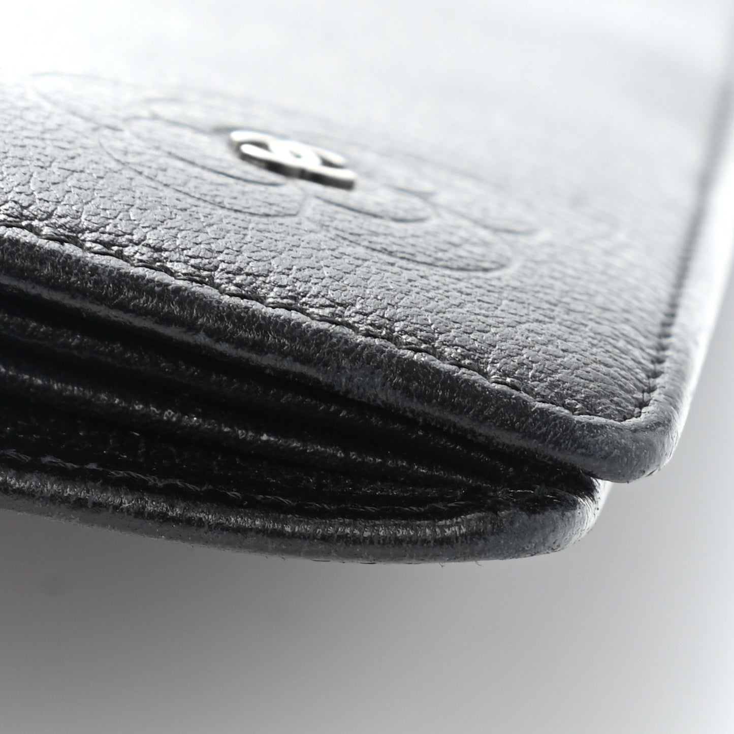 Goatskin Camellia Embossed Yen Wallet Black