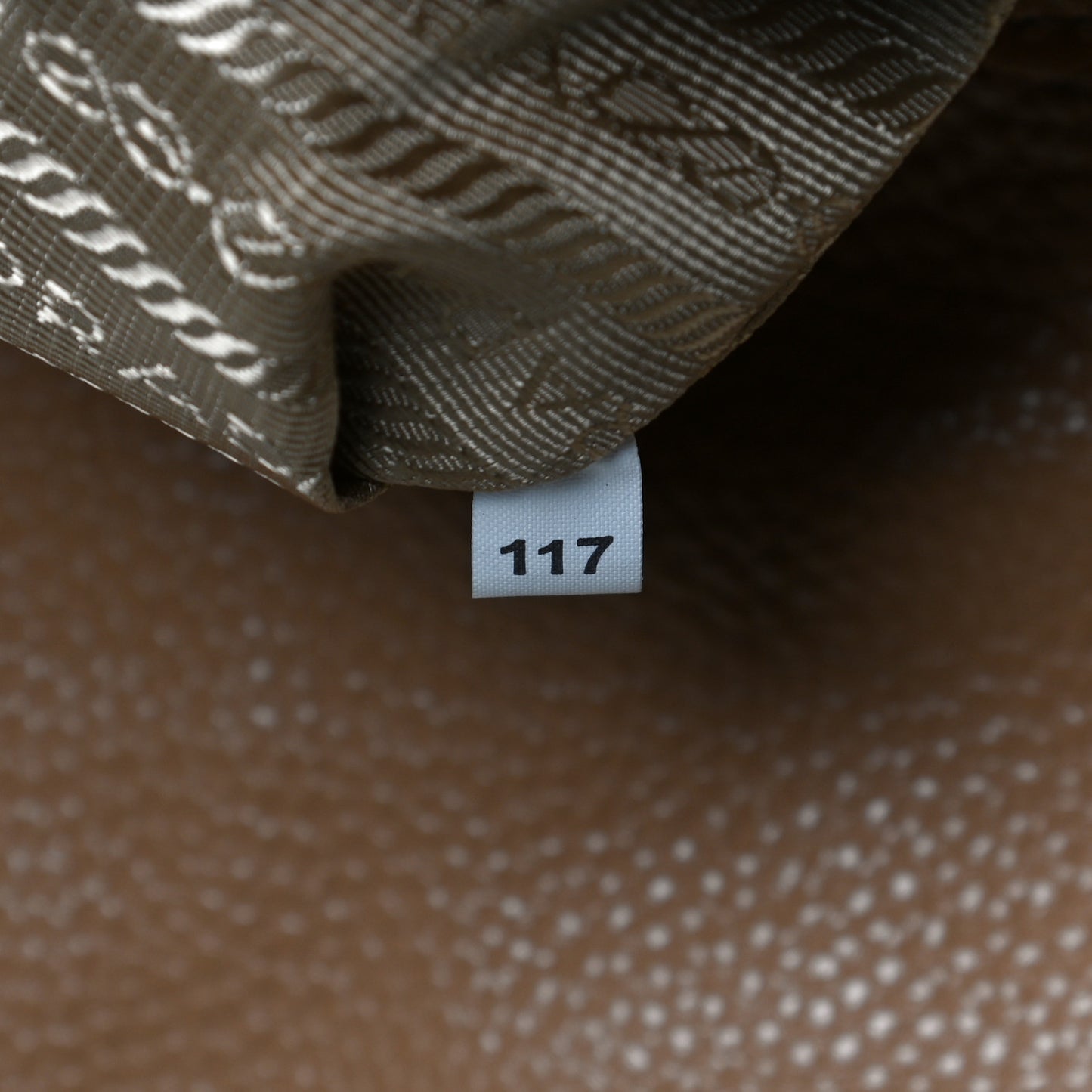Vitello Daino Push Lock Messenger Bag Noisette