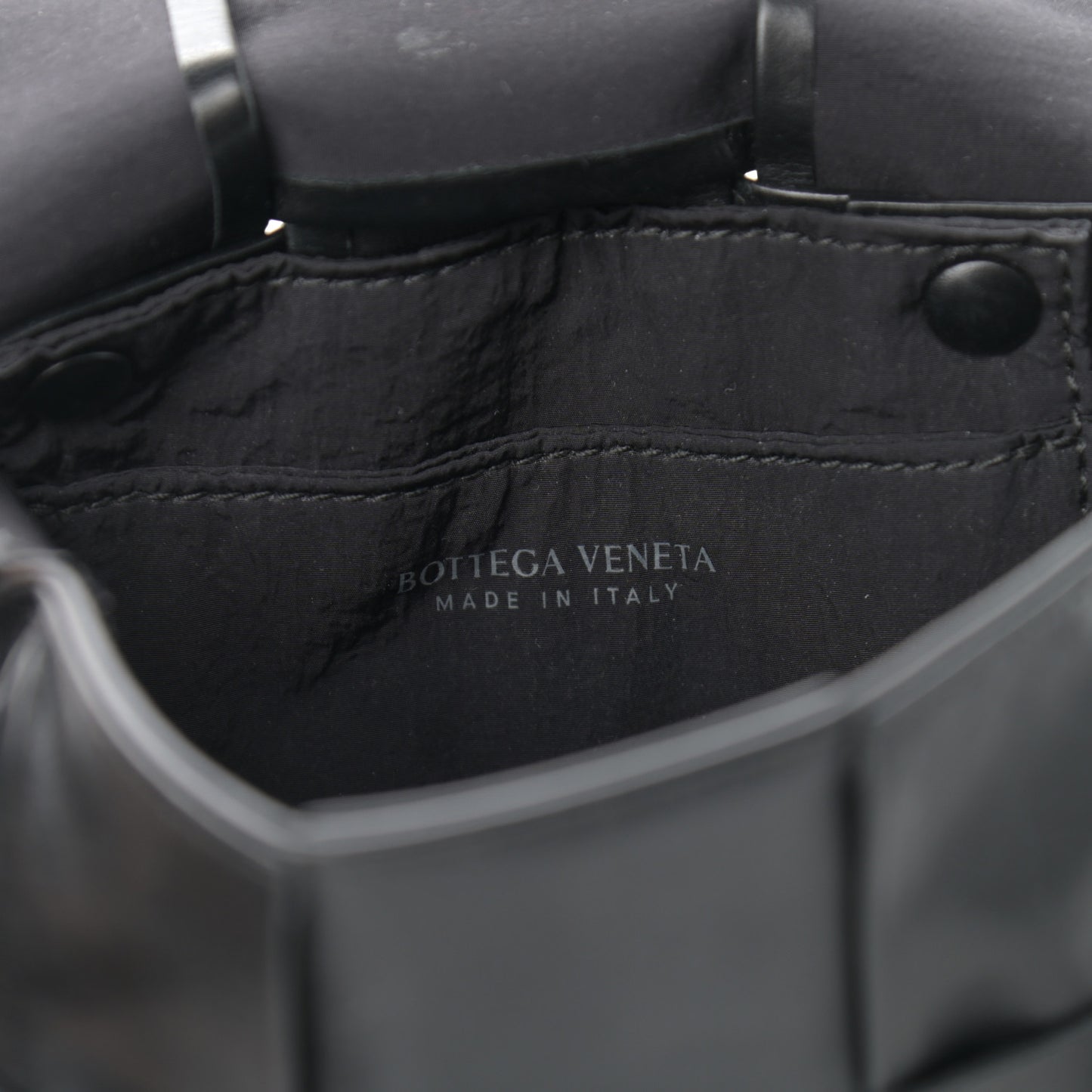 Paper Calfskin Intrecciato Cassette Black