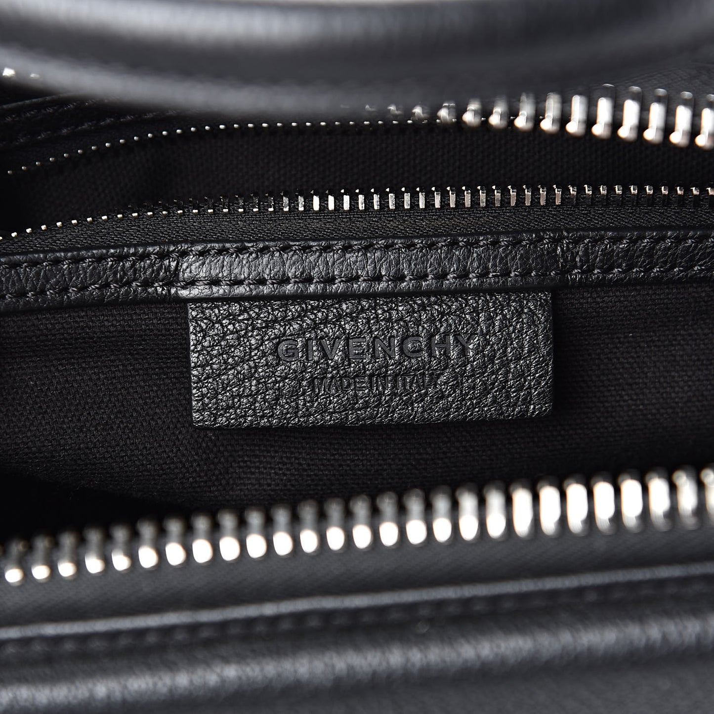 Sugar Goatskin Medium Antigona Black