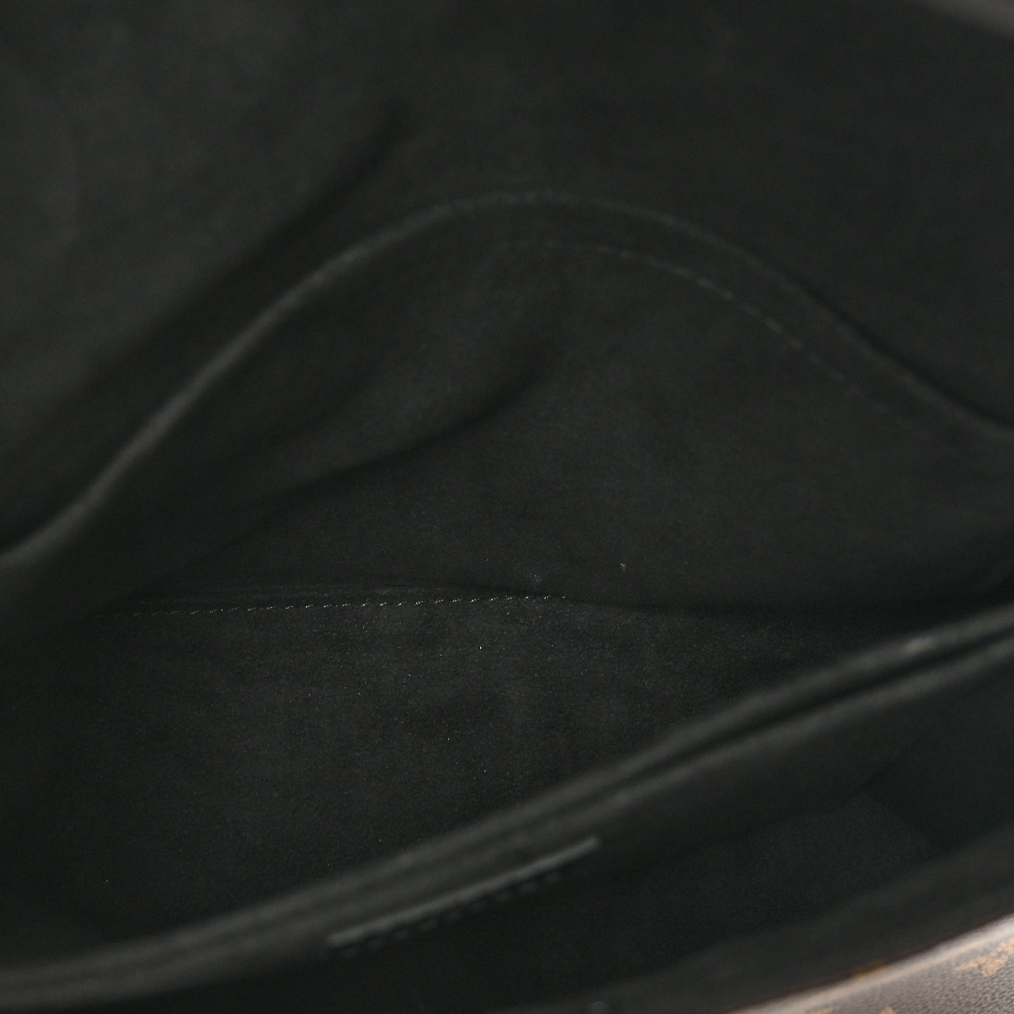Epi Monogram Saint Michel Black