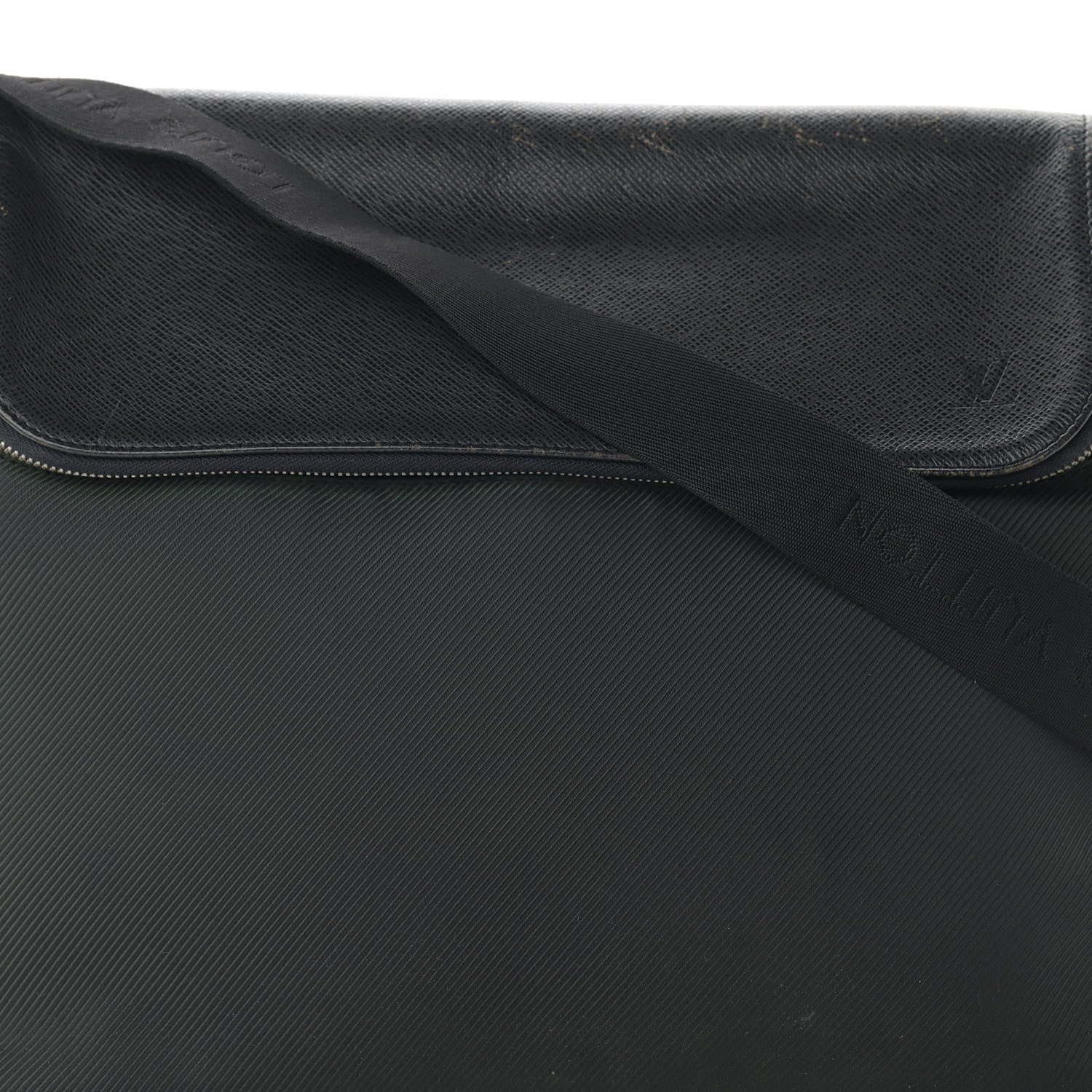 Louis Vuitton Taiga Taimyr Messenger Bag Epicea 6 of 12
