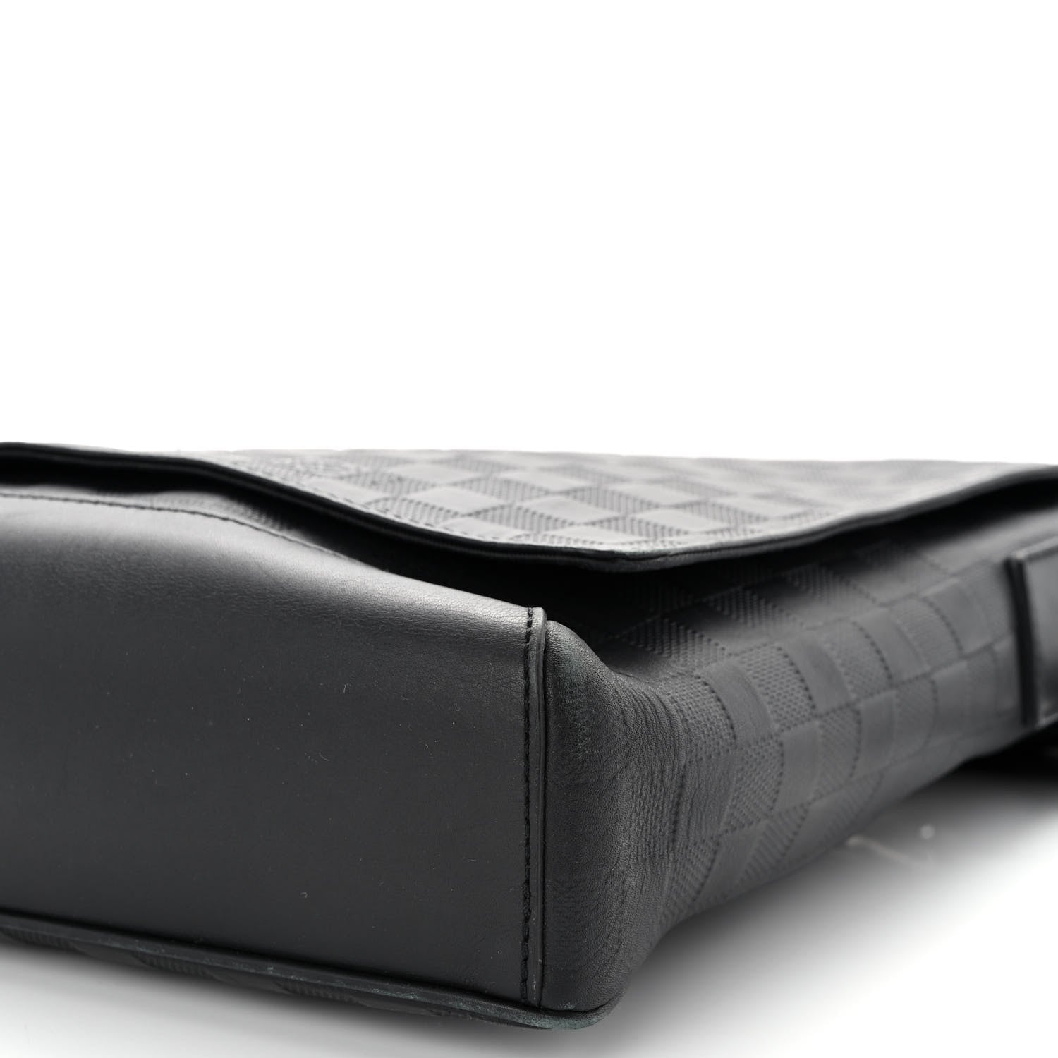 Louis Vuitton Damier Infini District MM Onyx 9 of 9