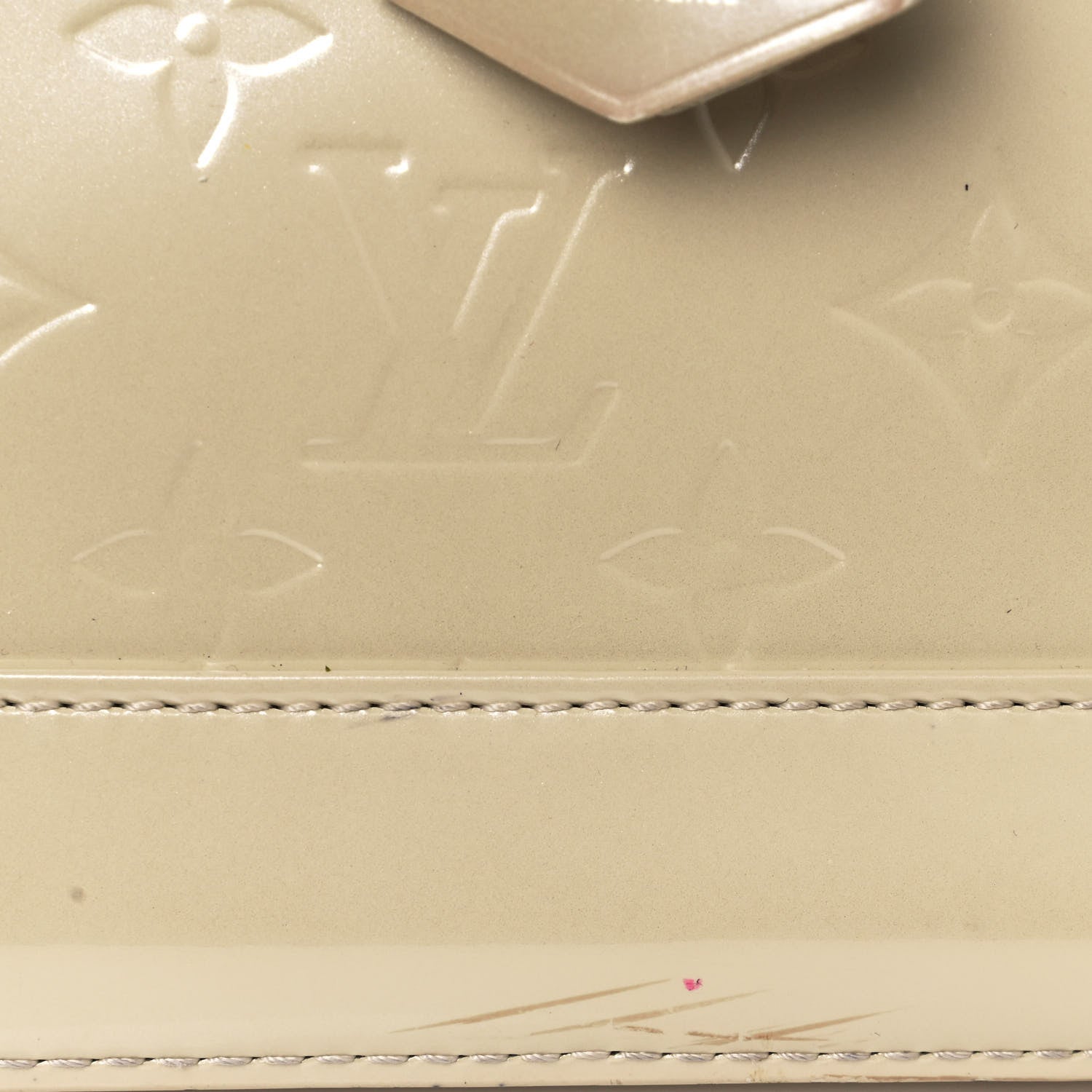 Louis Vuitton Vernis Alma GM Beige Poudre 19 of 20