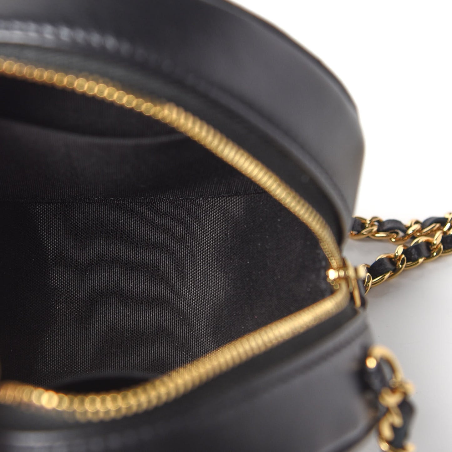 Lambskin Quilted Zirconium Round Clutch With Chain Black