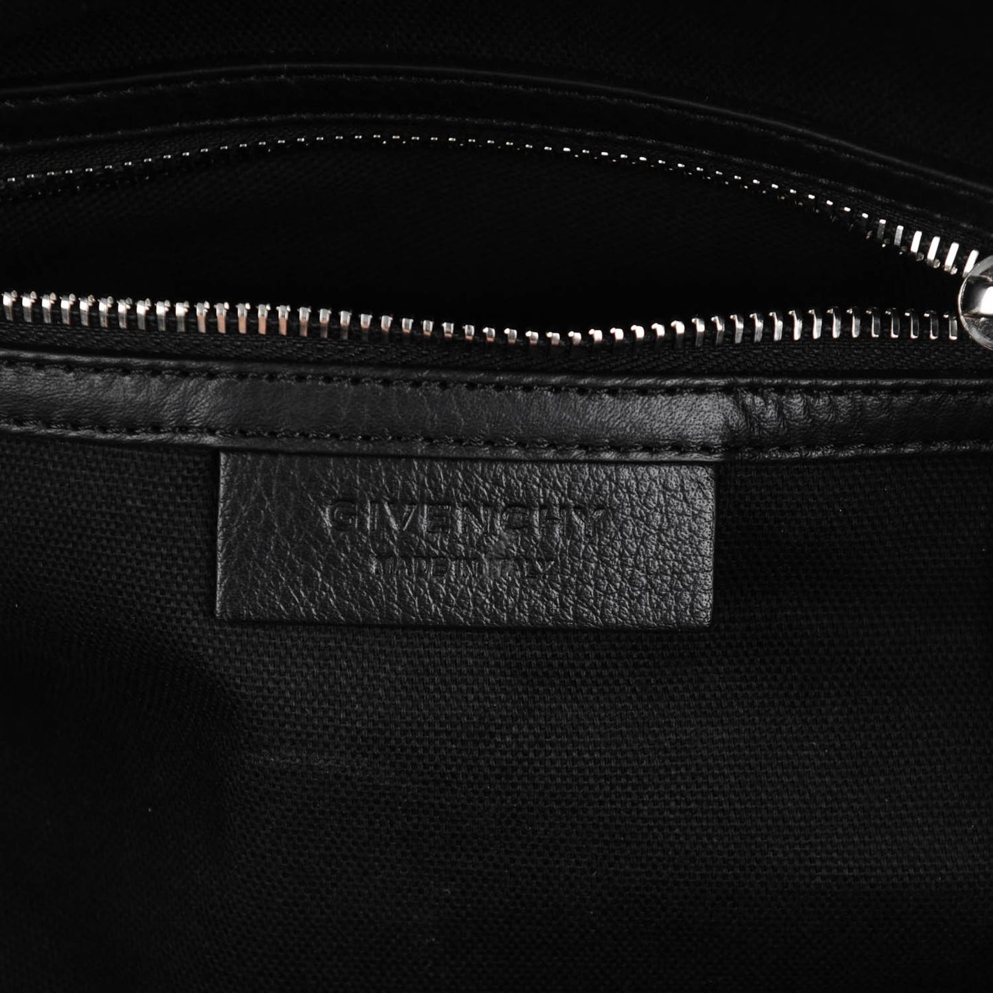 Waxy Grained Calfskin Medium Nightingale Black