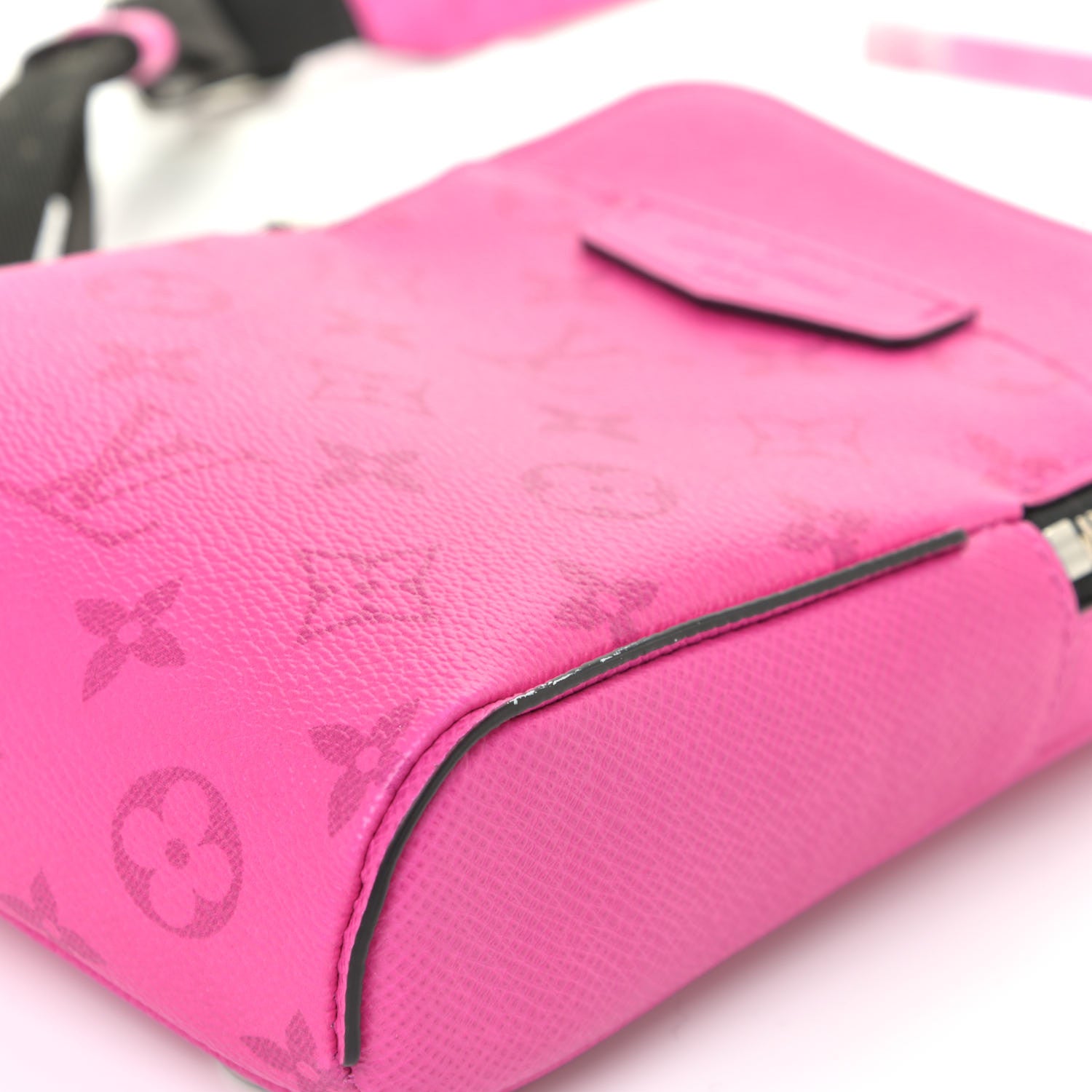 Louis Vuitton Taigarama Outdoor Slingbag Fuchsia 11 of 12